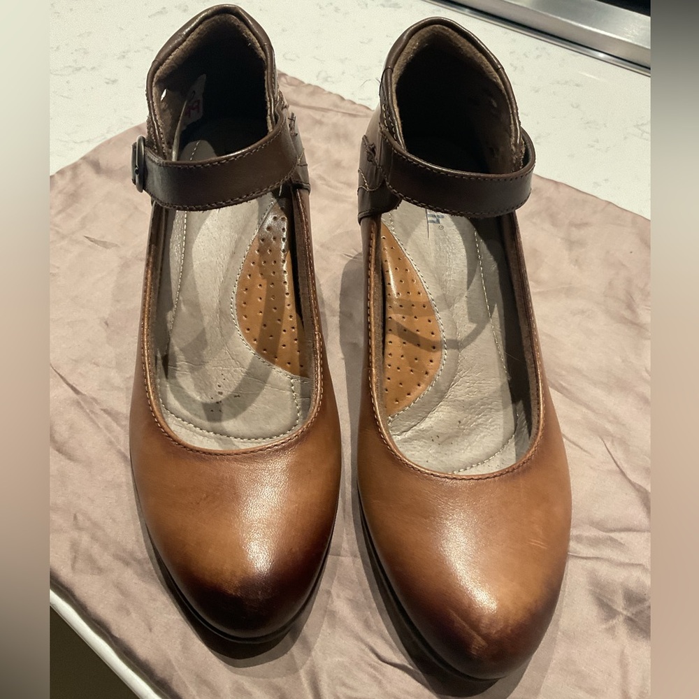 Earth Leather Garnet Almond  Mary Jane with Heels